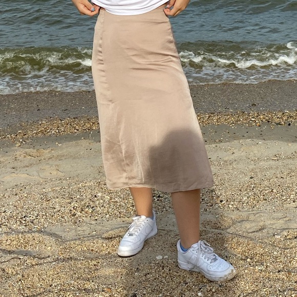 Mid length silk skirt - Picture 4 of 4